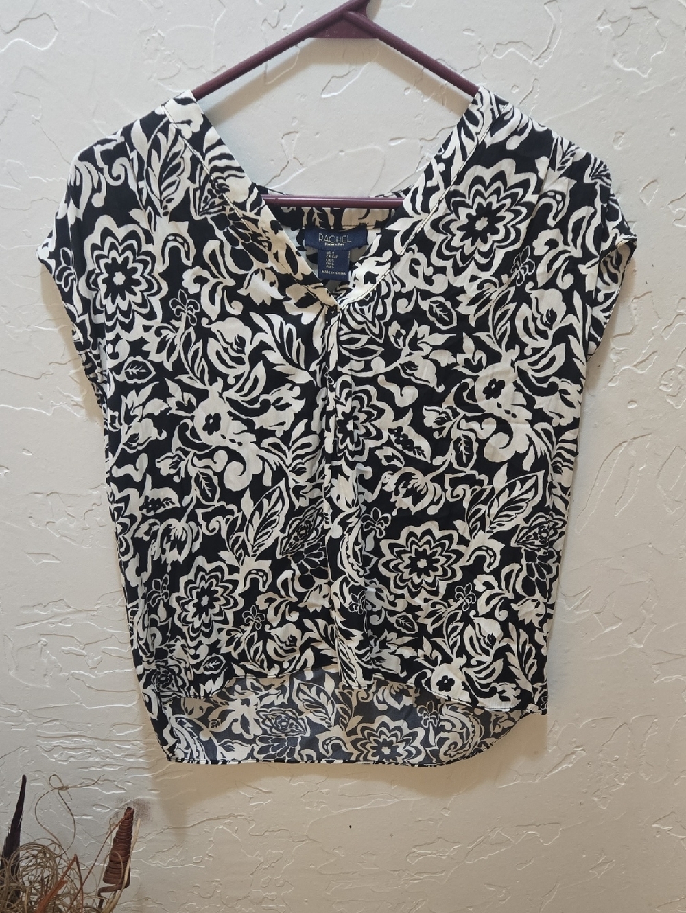 RACHEL Rachel Roy Black and White Floral Cap Sleeve Blouse